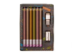 שוקולד מפוסל בצורת סט עפרונות מחדד ומחק