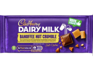 שוקולד חלב פאדג' ושברי אגוזים מקורמלים - <span class='eng'>CADBURY BANOFFEE NUT CRUMBLE</span>