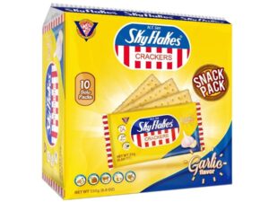 מארז 10 שקיות קרקרים בטעם שום -  Sky Flakes Crackers Garlic