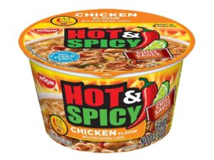 נודלס עוף חריף בקערה NISSIN HOT AND SPICY CHICKEN NOODLE