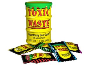 סוכריות חמוצות בחבית צהובה - TOXIC WASTE  HAZARDOUSLY SOUR CANDY