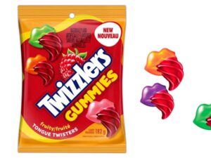 גומי וטוויזלרס פטל ופירות - Twizzlers Gummies- Tangy Tongue Twisters Candy